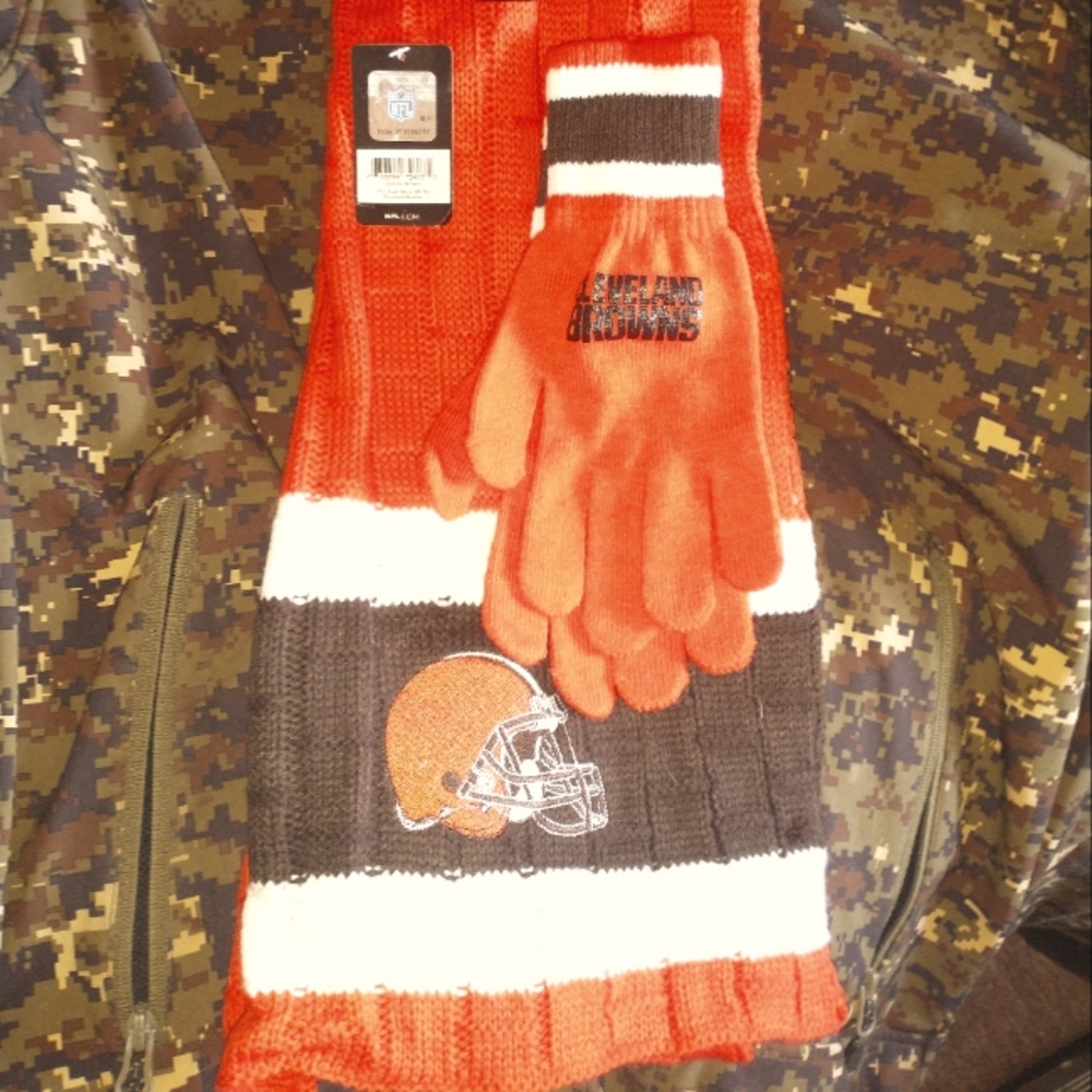 NFL Cleveland Browns scarf and glove gift set